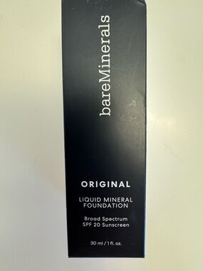 bareMinerals Foundation Packaging - White and Black Text